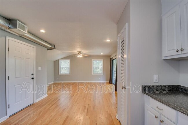 Building Photo - 1436 Spring Hill Terrace