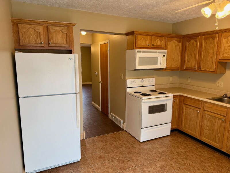 Building Photo - 1616 Spring Valley Dr