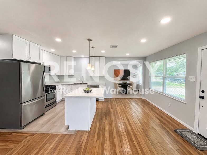 Building Photo - 6010 Ridgeway Dr