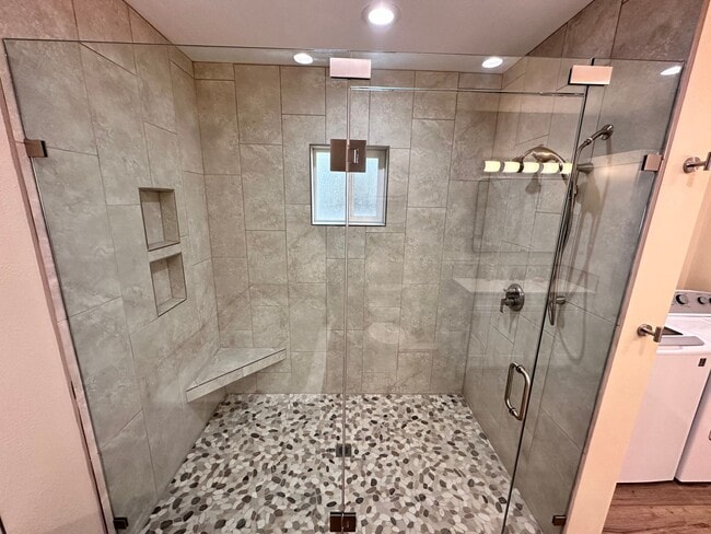 Building Photo - Coming Soon! 1 Bedroom 1 Bathroom with Ref...