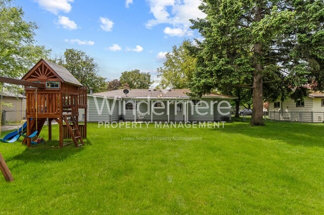 Building Photo - Desirable Rancher style home located in Ce...