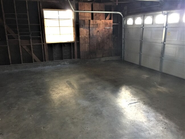 Building Photo - Spacious Lake Murray 4 Bedroom Home with Large Yard in Quiet San Diego Neighborhood