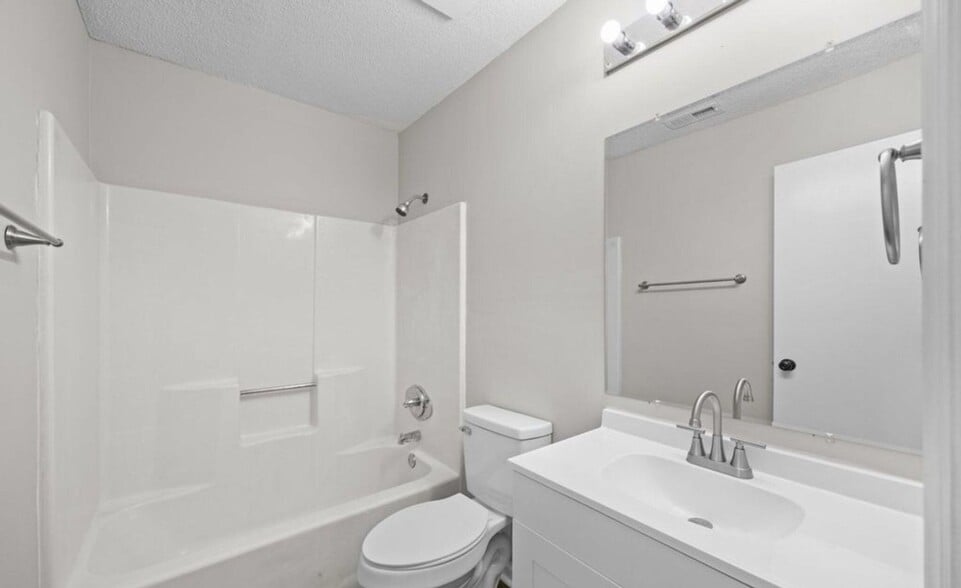 Building Photo - 109 Village Ct