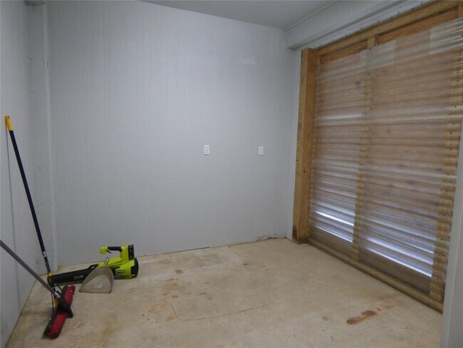 Building Photo - 1027 Short Reach Dr