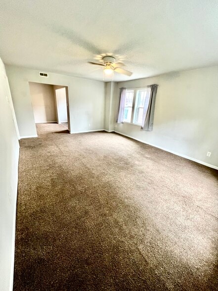 Building Photo - 706 W Prairie Ave