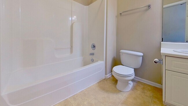 Building Photo - 2 Bed/ 2 Bath Townhouse