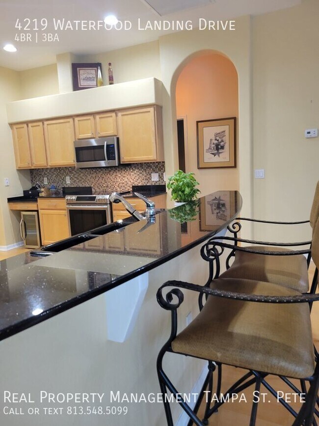 Building Photo - ***LUXURY LUTZ HOME