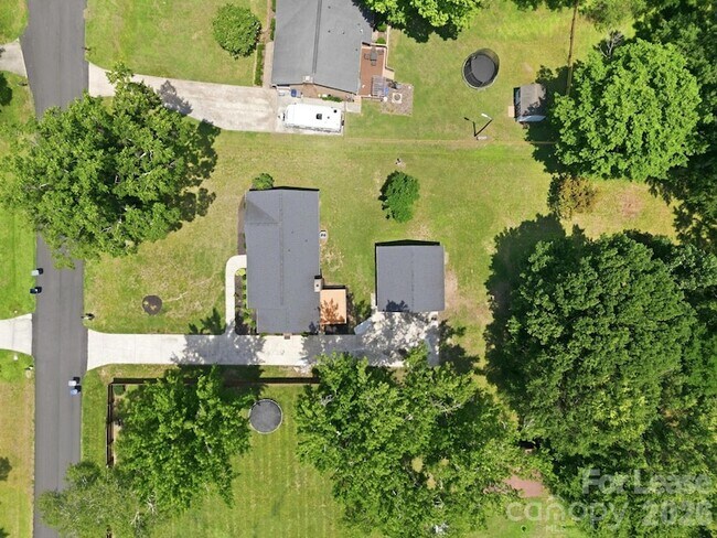 Building Photo - 6299 Spring Ct Ln