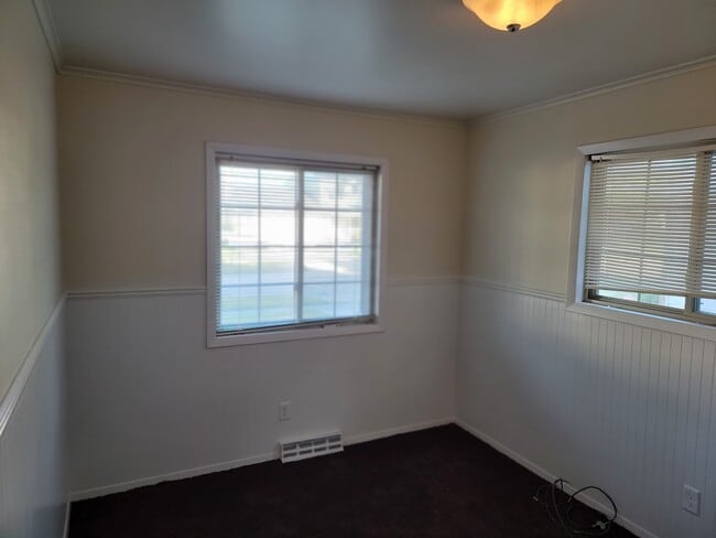 Building Photo - 3232 S Auburn Dr