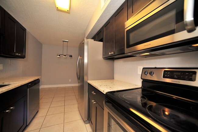 Building Photo - 2100 Forest Knoll Dr NE