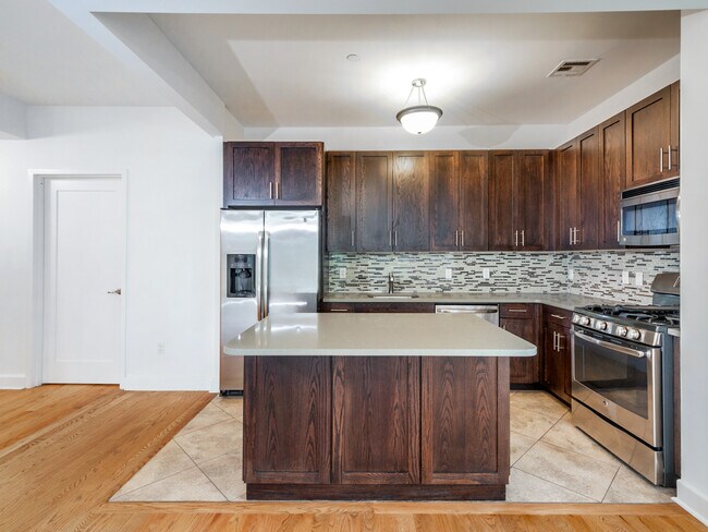 Building Photo - 90 Bay Street Lndg