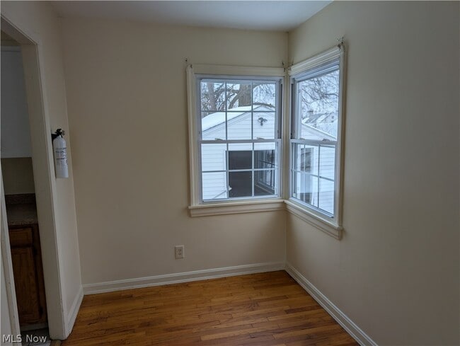 Building Photo - 637 E Wilbeth Rd