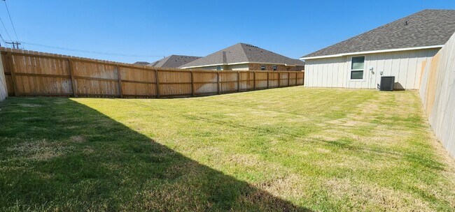 Building Photo - Act fast!  Don't let this opportunity slip by. Contact us today to schedule your showing!