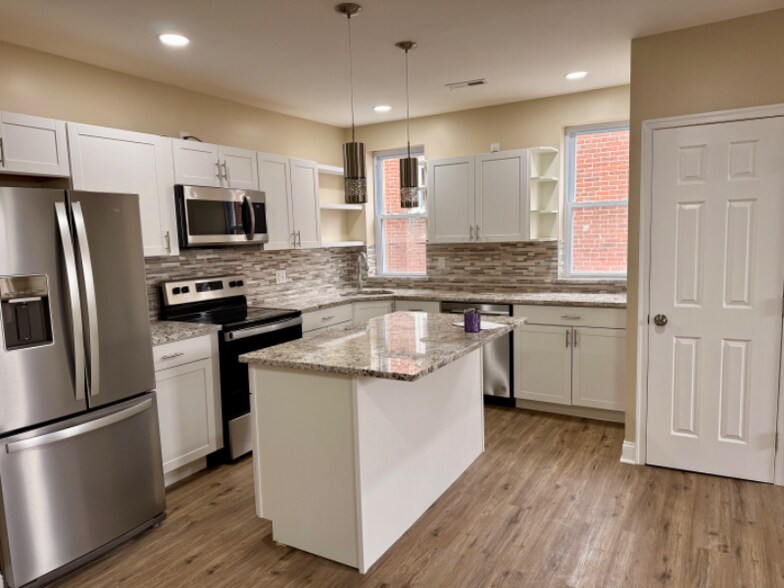 Primary Photo - 605 N 64th St