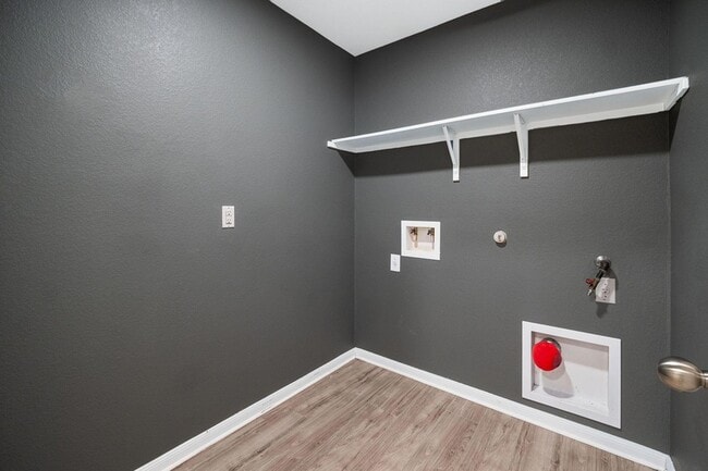 Building Photo - 197 Voss