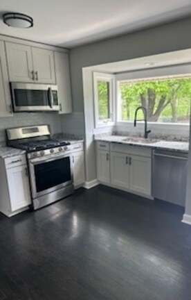 Building Photo - 205 Grovenor Dr