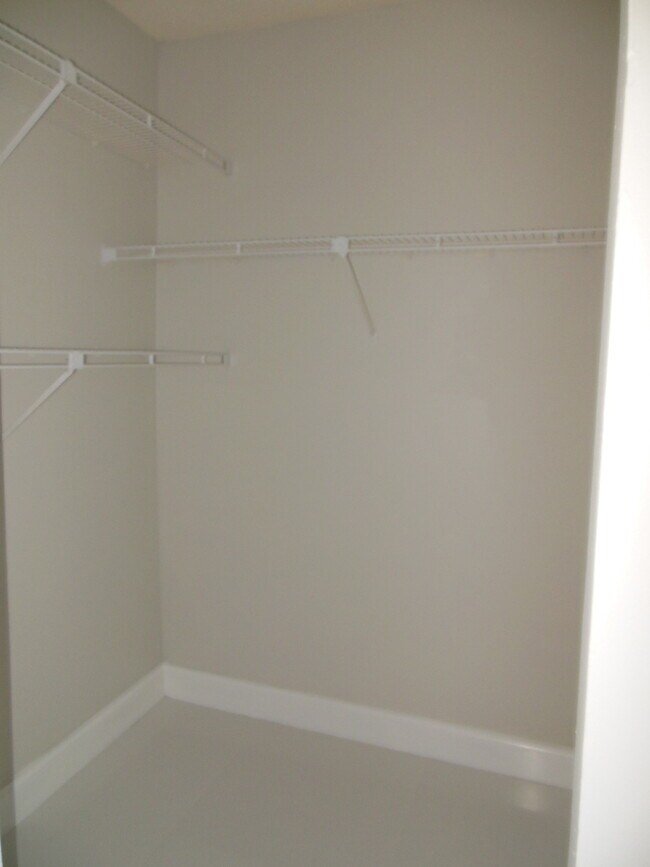 Building Photo - ONE BEDROOM ONE BATHROOM! WATERFRONT COMMUNITY!