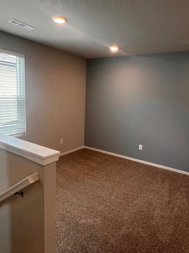 Building Photo - NEW LISTING!! Beautiful New 4 bed/2.5 bath + Loft in an ideal location