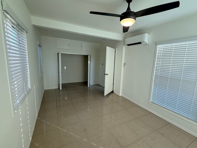 Building Photo - Three bedroom home in Long Beach available to rent now!