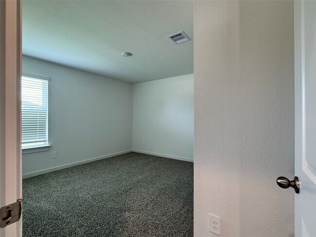 Building Photo - 30434 Canterbury Fields Dr