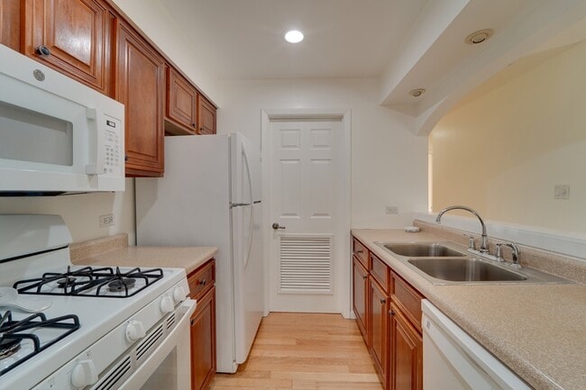 Building Photo - 329 Grissom Ct