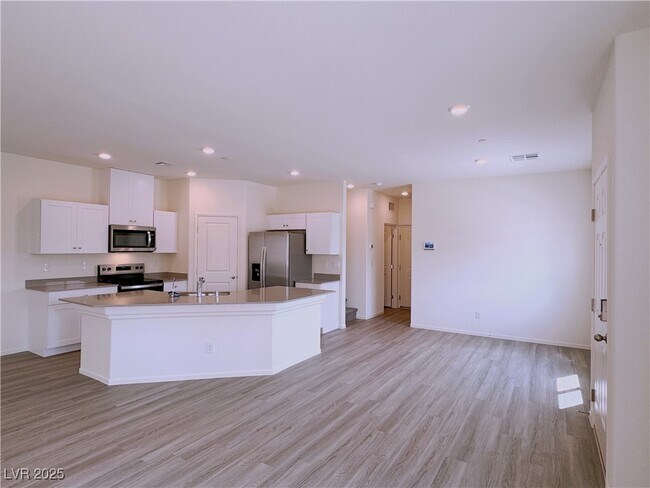 Primary Photo - 7915 Pandora Sky St