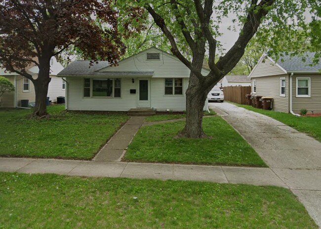 Building Photo - 2107 Paradise Blvd