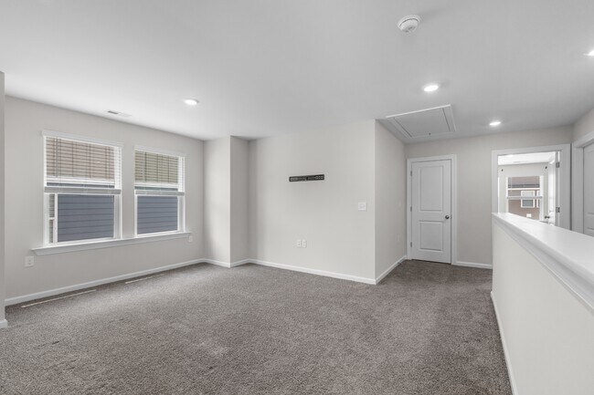 Building Photo - 2466 Hutch Ln