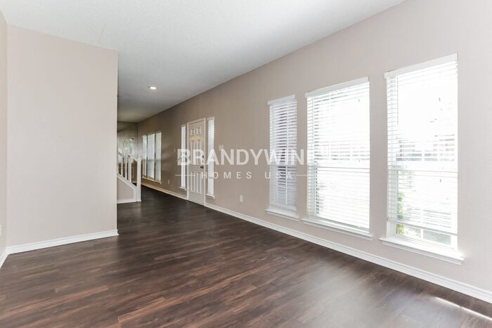 Building Photo - 1520 Warwick Dr