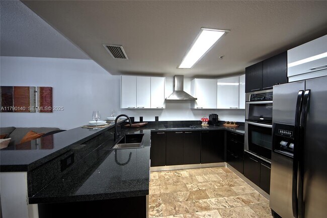 Building Photo - 170 SE 14th St