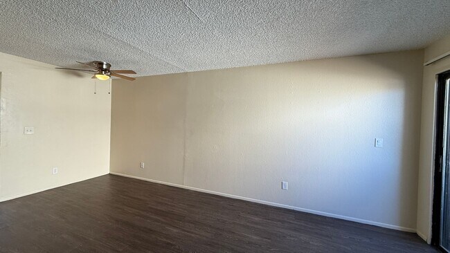 Building Photo - Completely Updated 2 Bedroom 2 Bathroom Condo in High Hollows Available NOW!