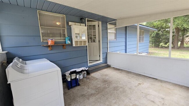 Building Photo - 36850 Haynes Rd