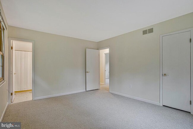 Building Photo - 607 Ridge Dr