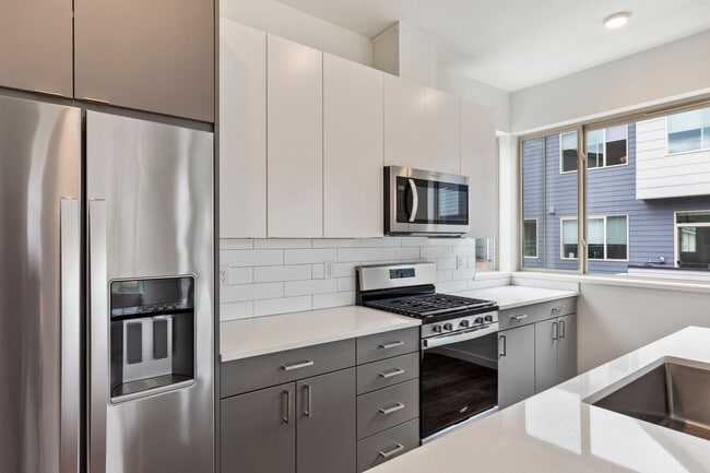 Building Photo - 32742 Hemlock Ave SE