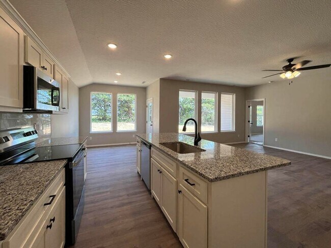 Building Photo - Brand New Home!!