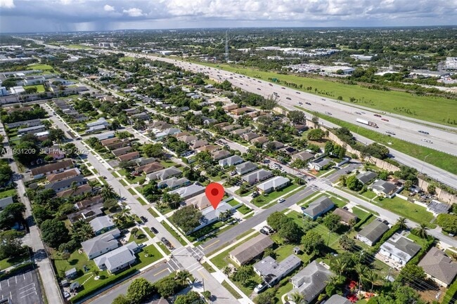 Building Photo - 102 SW 13th Ave