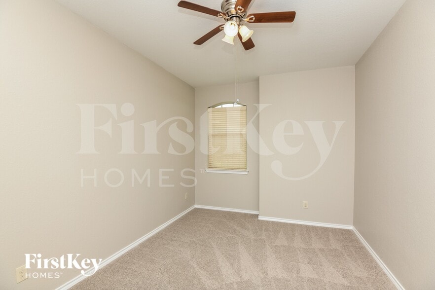 Building Photo - 3017 Beaver Creek Dr