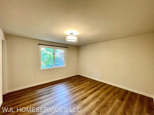 Building Photo - 4 br, 3 bath House - 12903 NE 76th St