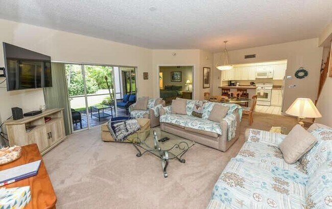 Building Photo - 4105 Fairway Dr N
