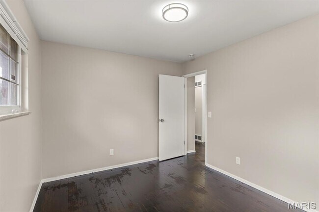 Building Photo - 1223 Reale Ave