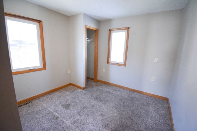 Building Photo - Rent Special!  2 Bed, 1 Bath Home Near Mayo Clinic