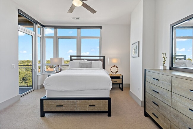 Building Photo - 1820 Fonthill Ct