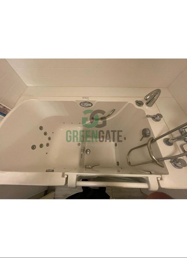 Building Photo - Back on the Market! Beautiful 3 bedroom 2.5 Bath home READY NOW in MODESTO!! With POOL!!