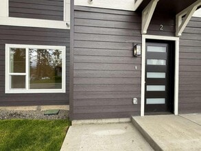 Building Photo - 3925 E 32nd Ave