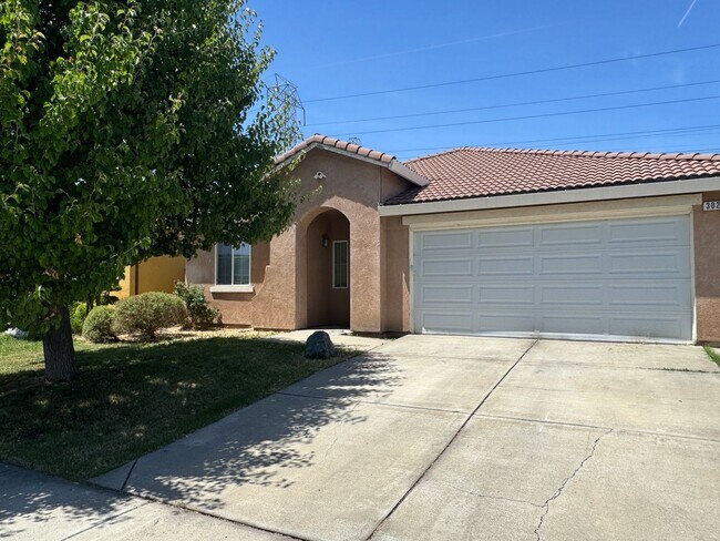 Primary Photo - Four Bed, Two Bath Home Close to Hwy 99 an...