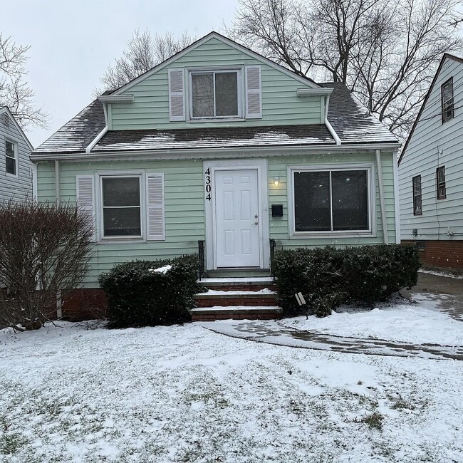 Primary Photo - 4304 E 164th St