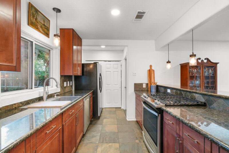 Building Photo - 1723 Knightwick Dr