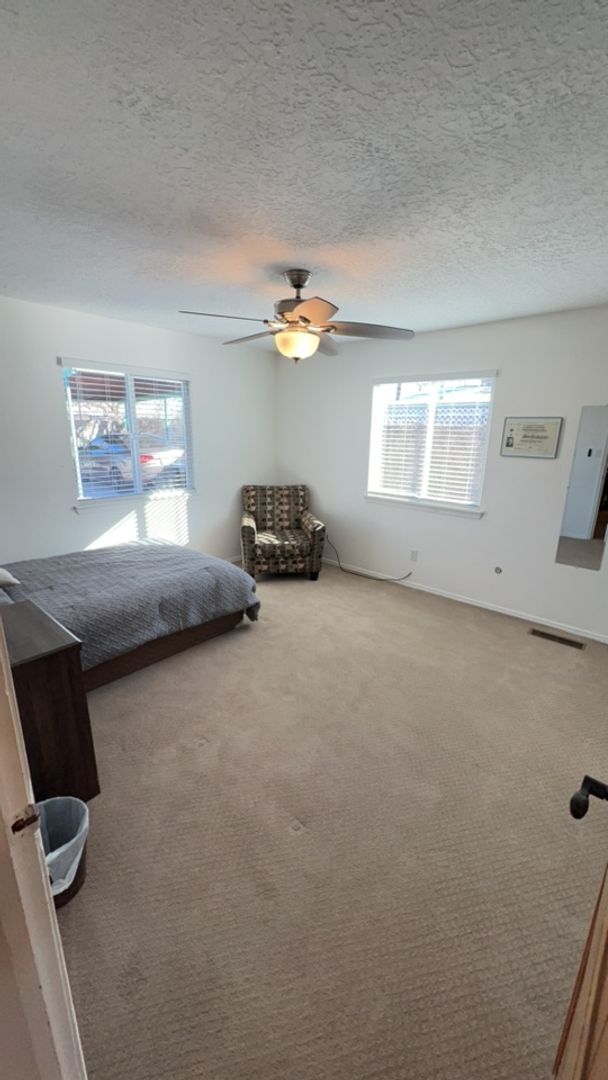 Building Photo - Beautiful 3 bedroom 2 bath home in the. Re...