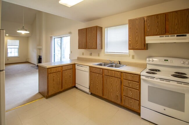 Building Photo - Upscale Duplex 2BD/2BA Cul-de-sac