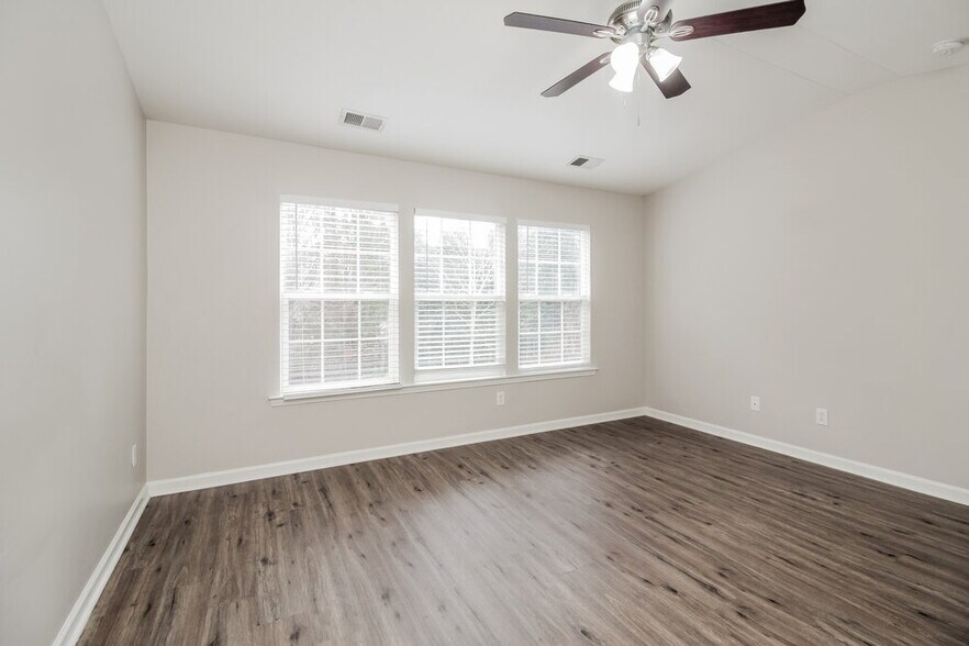 Building Photo - 9307 Bellegarde Dr